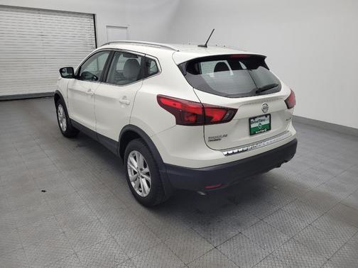 Pearl White 2018 Nissan Rogue Sport SV
