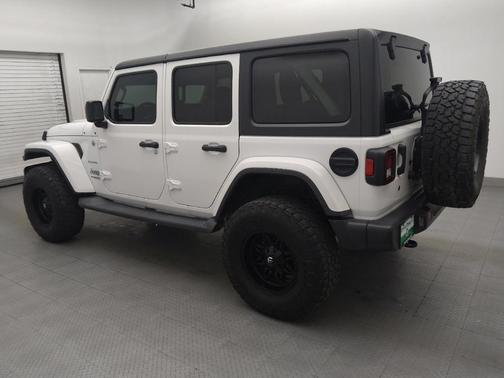 Bright White Clearcoat 2019 Jeep Wrangler Unlimited Sahara