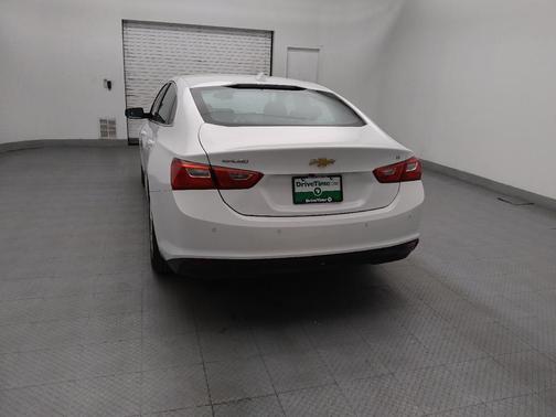 Summit White 2024 Chevrolet Malibu FWD 1LT