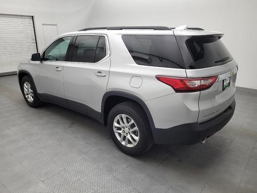 Silver Ice Metallic 2021 Chevrolet Traverse LT Cloth