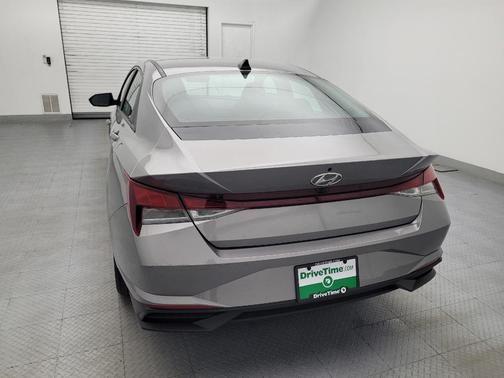 Fluid Metal 2022 Hyundai ELANTRA SEL