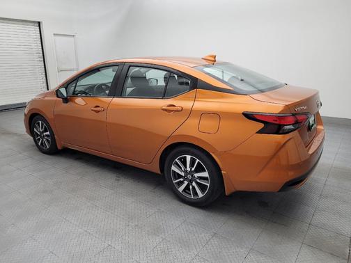 Monarch Orange Pearl Met 2021 Nissan Versa 1.6 SV