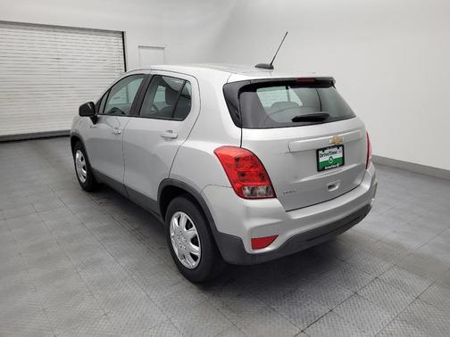 Silver Ice Metallic 2017 Chevrolet Trax LS