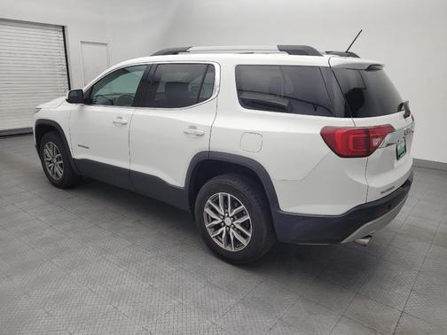 White 2019 GMC Acadia SLE-2