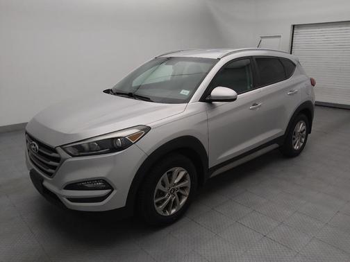 Molten Silver 2017 Hyundai TUCSON SE