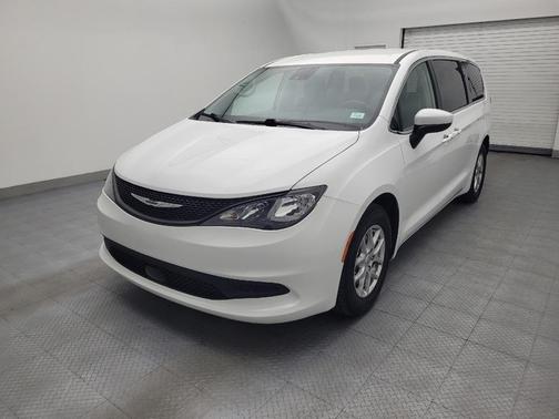 Bright White Clearcoat 2023 Chrysler Voyager LX