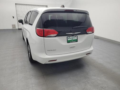 Bright White Clearcoat 2023 Chrysler Voyager LX