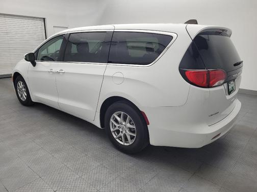 Bright White Clearcoat 2023 Chrysler Voyager LX