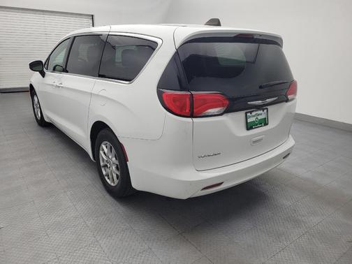Bright White Clearcoat 2023 Chrysler Voyager LX