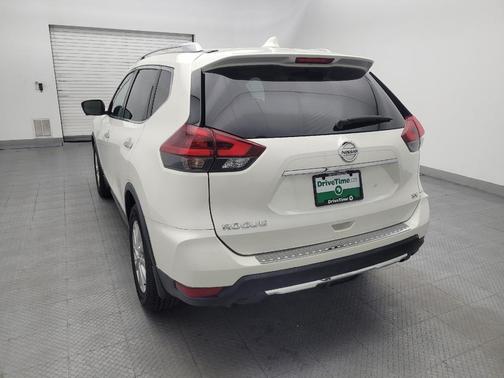White 2018 Nissan Rogue SV