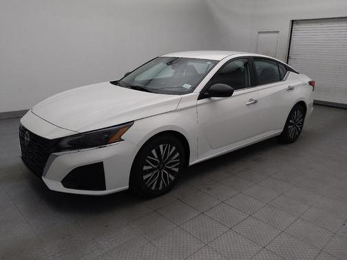 White 2025 Nissan Altima 2.5 SV