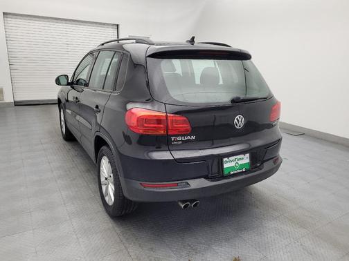 Deep Black Pearl Metallic 2018 Volkswagen Tiguan Limited 2.0T