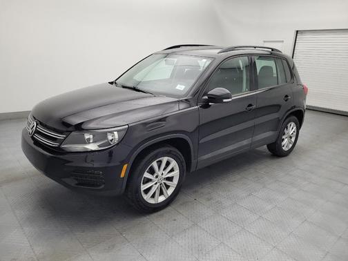 Deep Black Pearl Metallic 2018 Volkswagen Tiguan Limited 2.0T