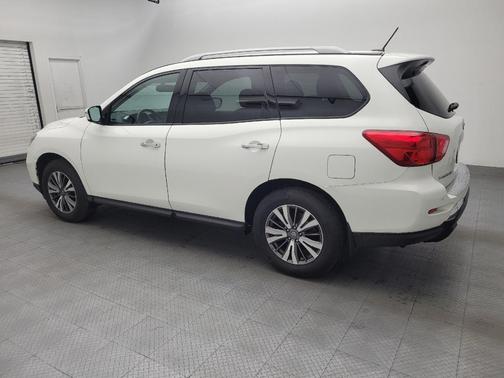 White 2017 Nissan Pathfinder SV