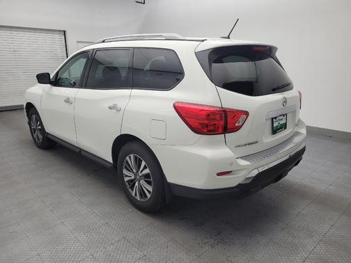White 2017 Nissan Pathfinder SV