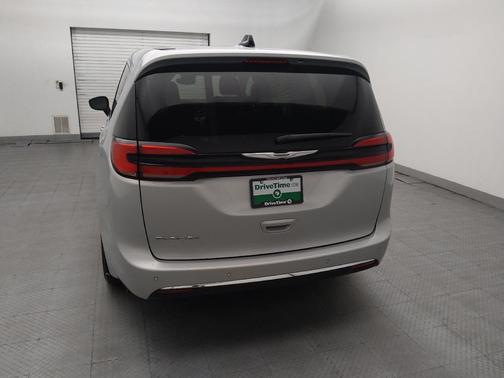 Silver Mist Clearcoat 2024 Chrysler Pacifica Touring L