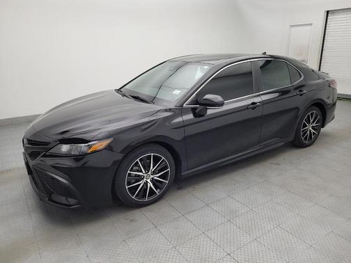 Midnight Black Metallic 2022 Toyota Camry SE