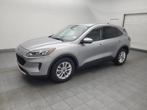 Iconic Silver Metallic 2021 Ford Escape SE