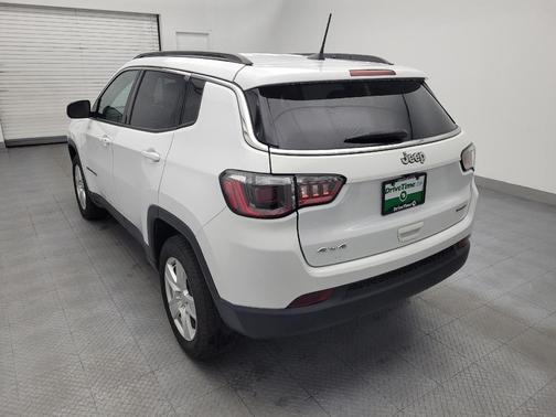 Bright White Clearcoat 2022 Jeep Compass Latitude