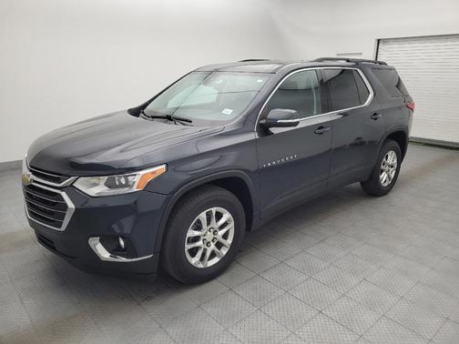 Graphite Metallic 2021 Chevrolet Traverse LT Cloth