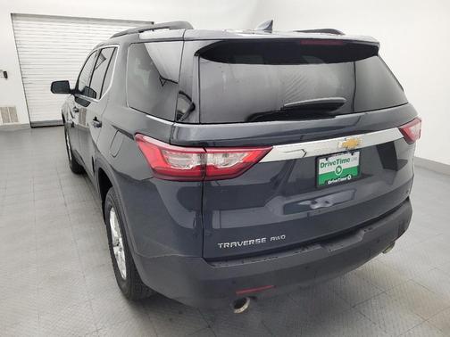 Graphite Metallic 2021 Chevrolet Traverse LT Cloth