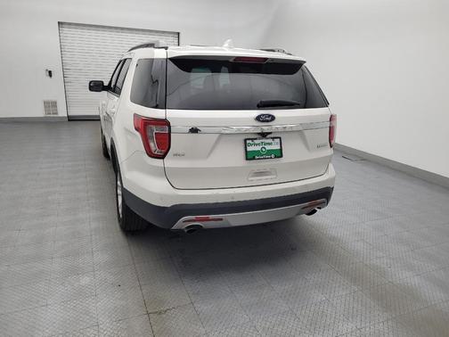 White Platinum Metallic Tri-Coat 2017 Ford Explorer XLT