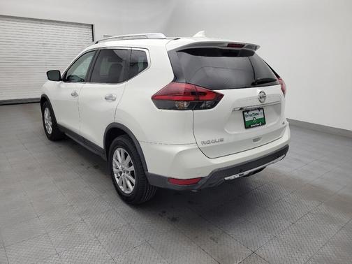 White 2019 Nissan Rogue SV