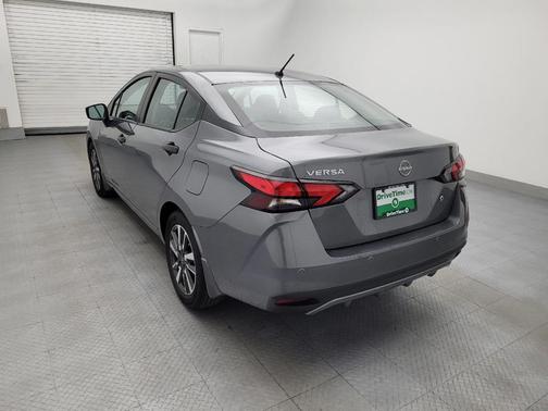 Gun Metallic 2024 Nissan Versa 1.6 S