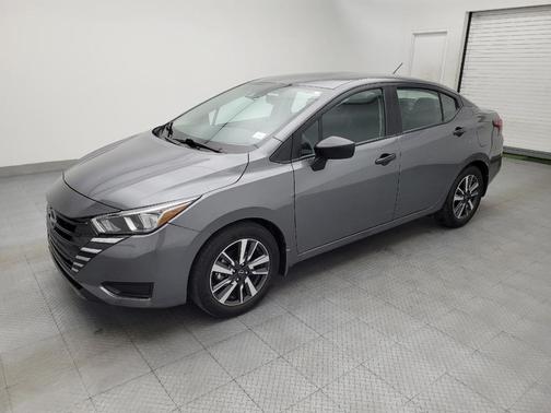 Gun Metallic 2024 Nissan Versa 1.6 S