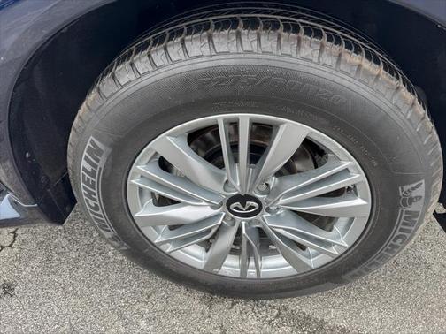 2021 INFINITI QX80 Luxe