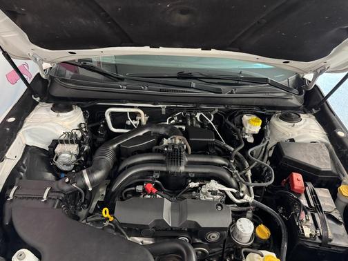 Crystal White Pearl 2019 Subaru Outback 2.5i Limited