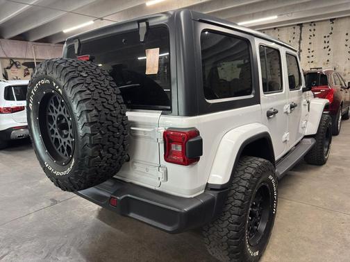 Bright White Clearcoat 2018 Jeep Wrangler Sahara