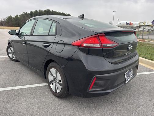 2018 Hyundai IONIQ Hybrid Blue