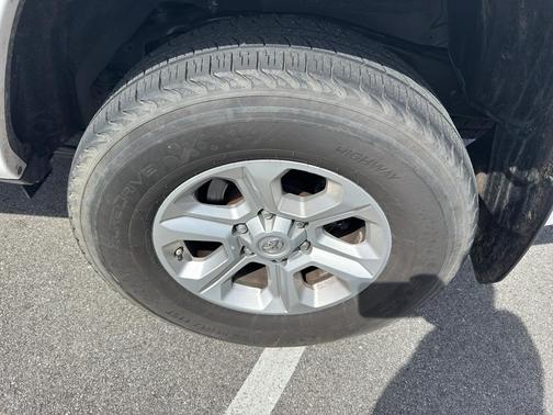 Super White 2017 Toyota 4Runner SR5