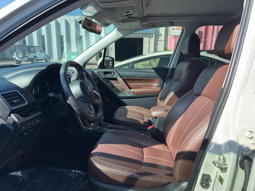 Crystal White Pearl 2017 Subaru Forester 2.5i Touring