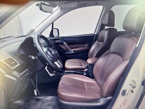 Crystal White Pearl 2017 Subaru Forester 2.5i Touring