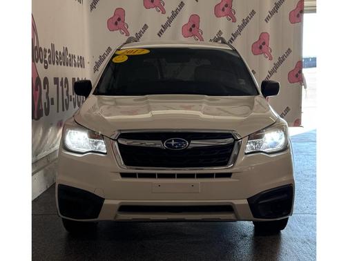 Crystal White Pearl 2017 Subaru Forester 2.5i