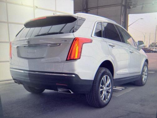 Radiant Silver Metallic 2019 Cadillac XT5 Premium Luxury