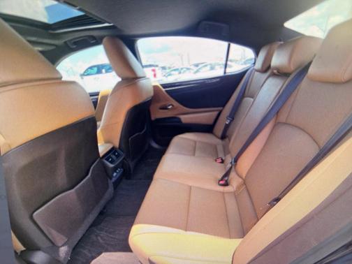 Obsidian 2019 Lexus ES 350 Base