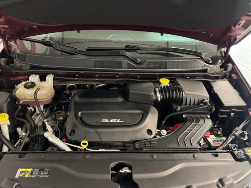 Velvet Red Pearlcoat 2017 Chrysler Pacifica Limited