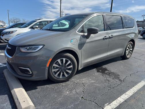 2022 Chrysler Pacifica Hybrid Touring L
