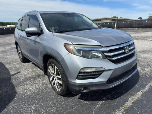 Lunar Silver Metallic 2017 Honda Pilot Touring
