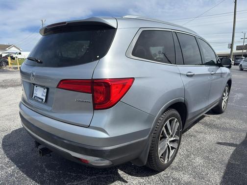 Lunar Silver Metallic 2017 Honda Pilot Touring