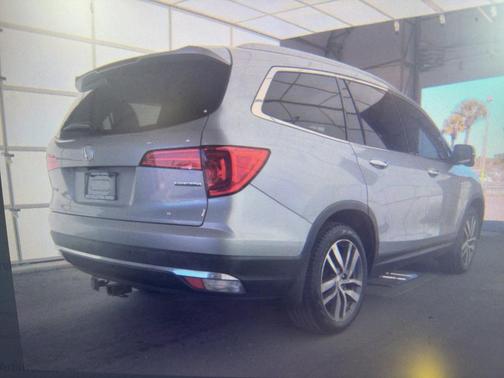 Lunar Silver Metallic 2017 Honda Pilot Touring