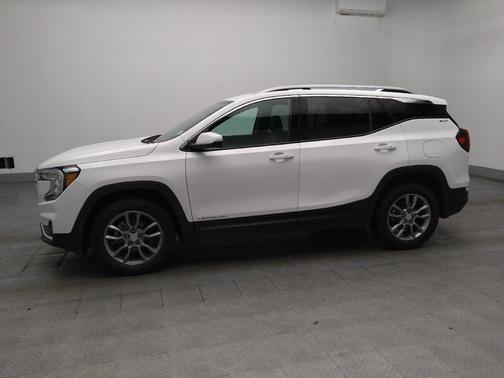 White 2022 GMC Terrain SLT