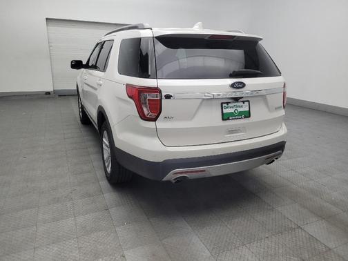 White Platinum Metallic Tri-Coat 2017 Ford Explorer XLT