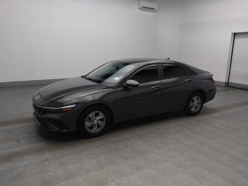 2024 Hyundai ELANTRA SE
