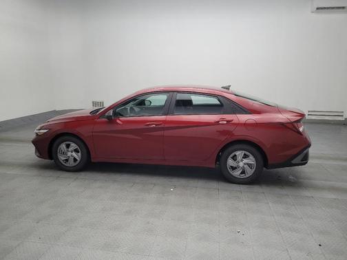 2024 Hyundai ELANTRA SE