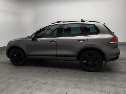 Gray 2014 Volkswagen Touareg X