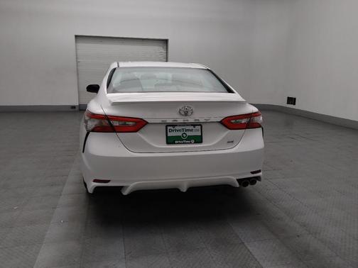 Super White 2018 Toyota Camry SE